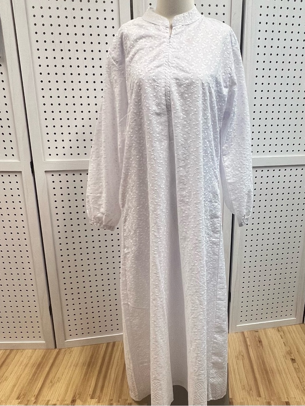 Embroidered White Abaya